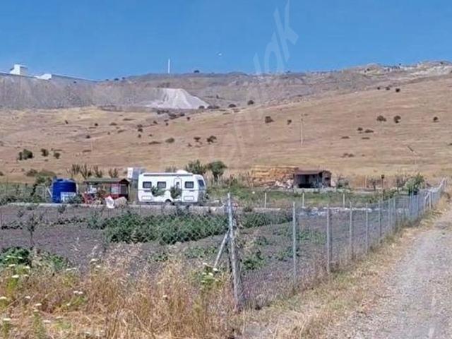 ÇALTIDEREDE YOLA CEPHE 318 MT SATILIK HOBİ BAHÇESİ SATILIK TARLA