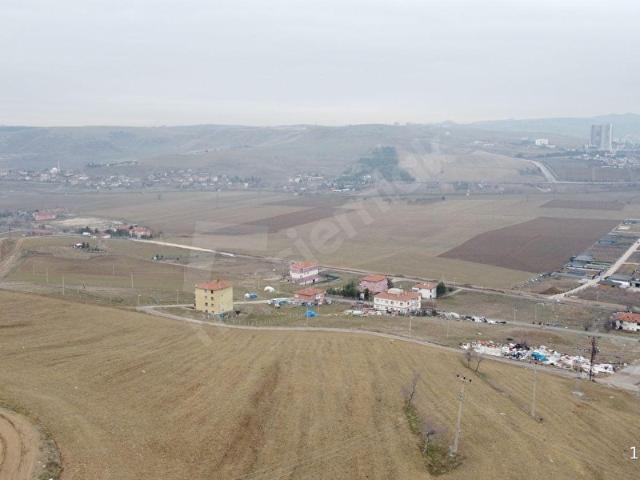 ALTINOVA DA YÜKSEK KAT İMARLI Bİ DAİRE GETİRİLİ ŞEHRİN İÇİNDE