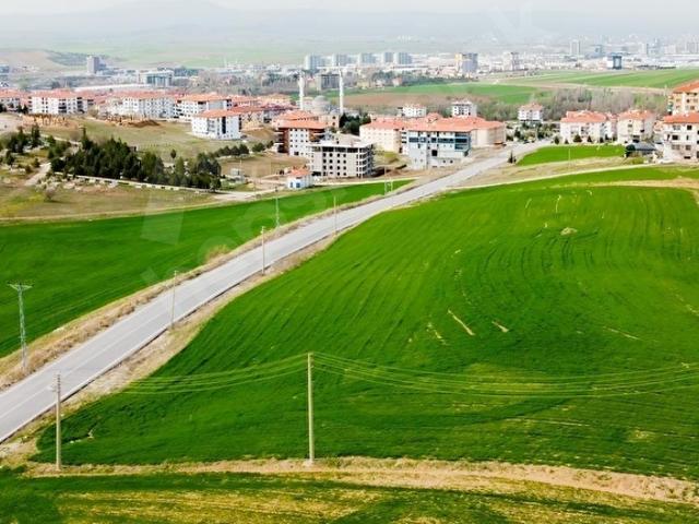 ALTINOVA DA YÜKSEK KATTAN YARIM DAİRE GETİRİLİ İMARLI ARSA