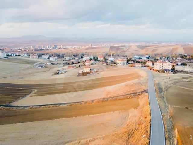 ALTINOVA DA İMARA SINIR 946 801ADA2 PARSEL 185 METRE