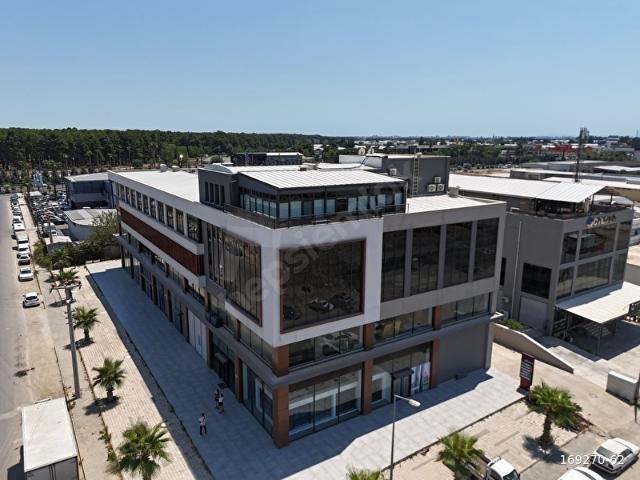 ALTINOVA'DA 900 m PRESTİJLİ KİRALIK TİCARİ DUKKAN