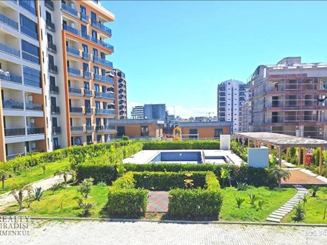 ALTINTAŞ'IN MERKEZİNDE İSKANLI SIFIR HAVUZ MANZARALI 3+1 VİLLA