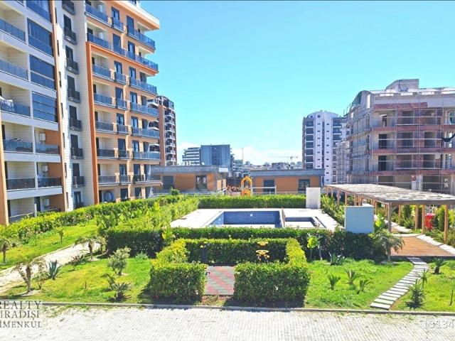 ALTINTAŞ'IN MERKEZİNDE İSKANLI SIFIR HAVUZ MANZARALI 3+1 VİLLA