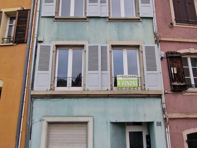 ALTKIRCH Centre: Maison de ville avec 2 appartements loués