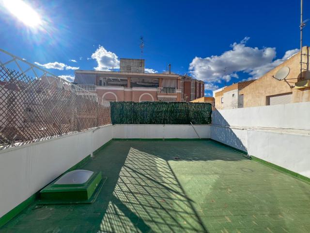 ALTO POTENCIAL DE INVERSIÓN – EDIFICIO DE 3 NIVELES EN ZONA LOS ÁNGELES, ALICANTE