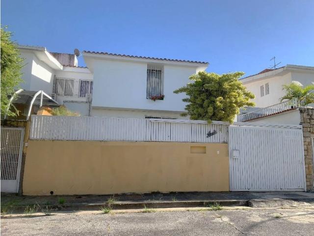 Alto Prado, Baruta, Casa en Venta, 5h, 4b, 3p CMD 25 002