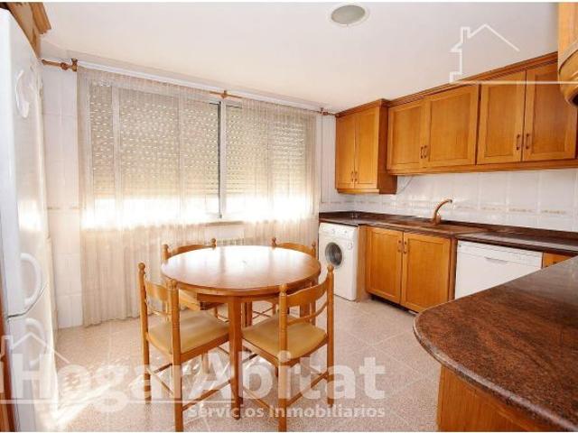 ALTO, SOFISTICADO Y EXTERIOR CON BALCÓN Y GARAJE