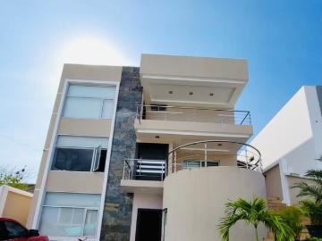 ALTOS DE MANTABEACH: CASA EN VENTA EN EL SUR DE MANTA