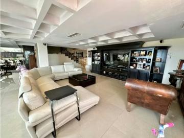 Altos de santa maria / 954m / 6 niveles / 6 habitaciones / piscina | 6 recámaras por 995000.00 en Altos de Santa María