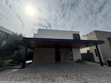Altozano casa dentro de privada en VENTA IO2731