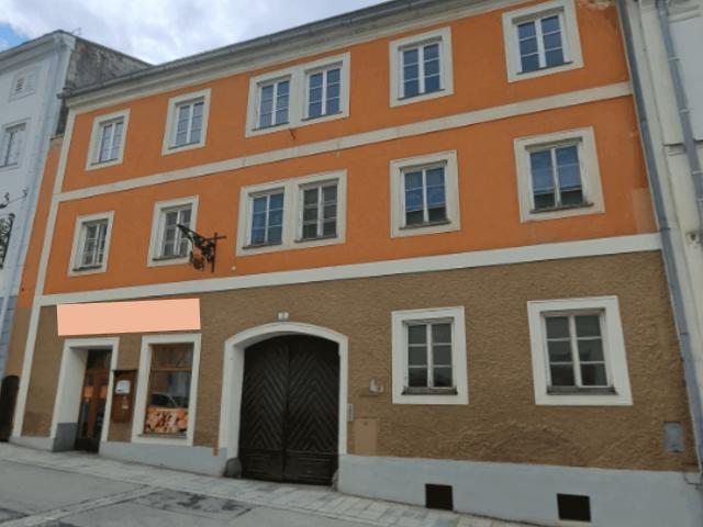 ALTSTADTHAUS mit viel POTENZIAL nahe Hauptplatz mit Braunutzung und vermietetem Geschäftslokal und einer Wohnung