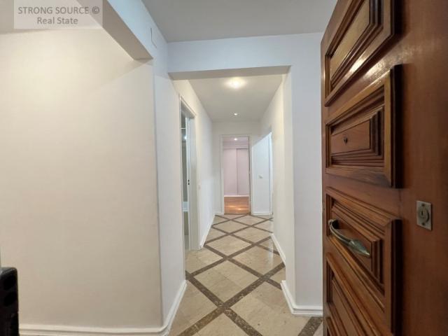 Aluga se Apartamento T5 em excelente estado, junto ao Parque Eduardo VII e à rua Castilho, no centro de Lisboa, com 192,5 m2, 2º andar com 2 elevadores e portaria