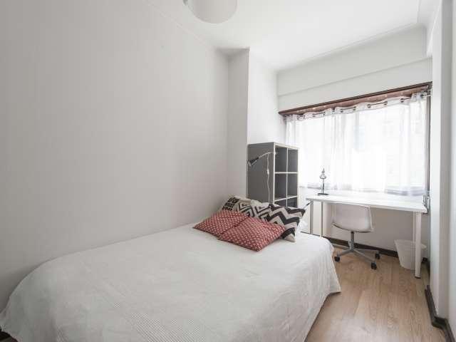 Aluga se quarto, apartamento T10, Saldanha, Lisboa