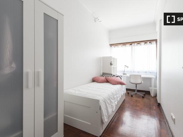 Aluga se quarto, apartamento T10, Saldanha, Lisboa