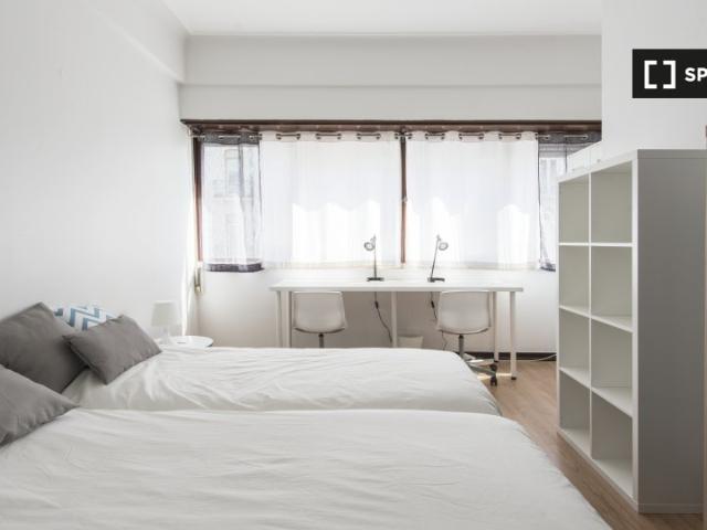 Aluga se quarto, apartamento T10, Saldanha, Lisboa