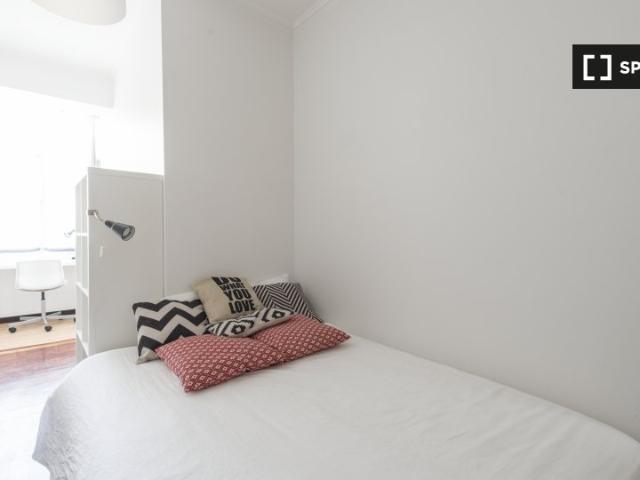 Aluga se quarto, apartamento T10, Saldanha, Lisboa