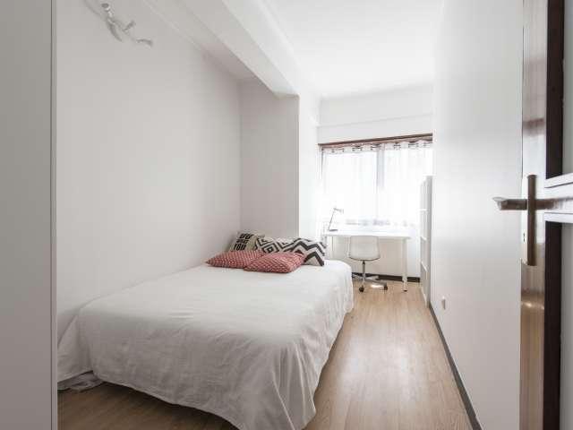 Aluga se quarto, apartamento T10, Saldanha, Lisboa