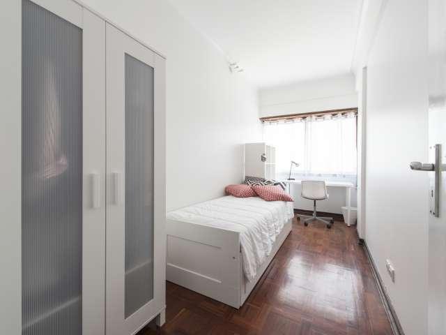 Aluga se quarto, apartamento T10, Saldanha, Lisboa
