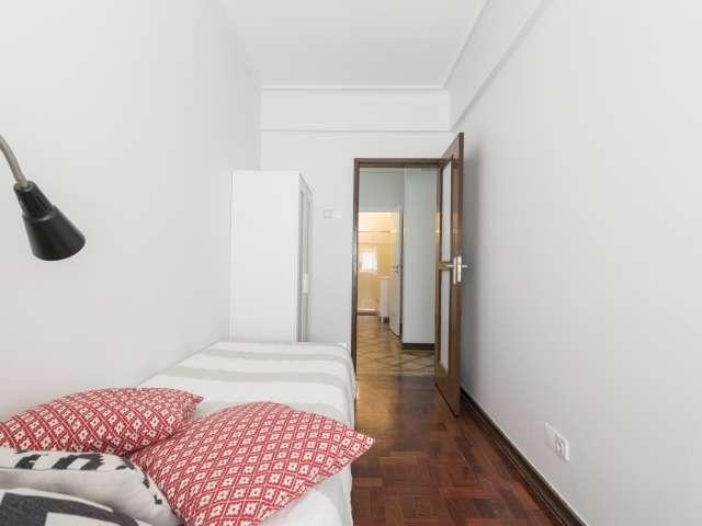 Aluga se quarto, apartamento T10, Saldanha, Lisboa