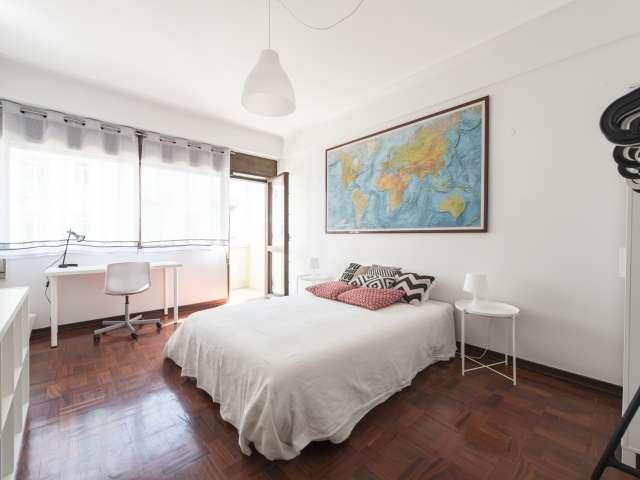 Aluga se quarto, apartamento T10, Saldanha, Lisboa