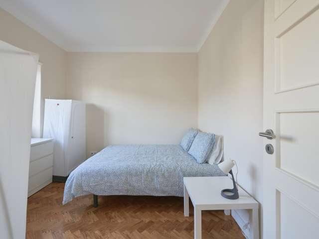 Aluga se quarto em casa de 14 quartos em Alvalade, Lisboa