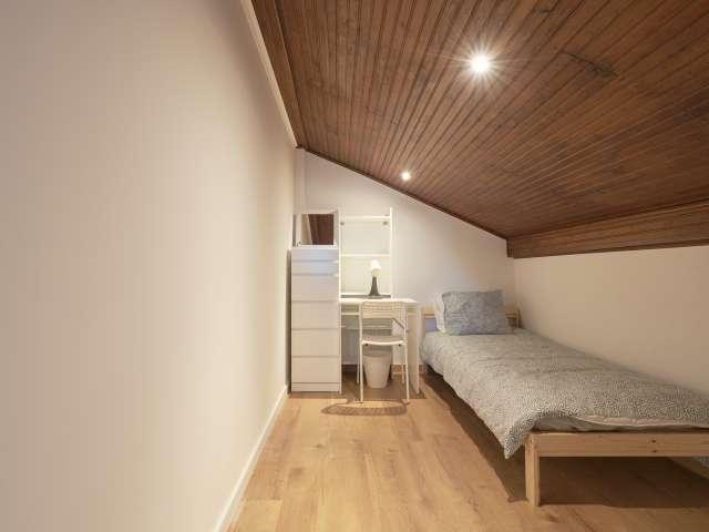 Aluga se quarto em casa de 14 quartos em Alvalade, Lisboa