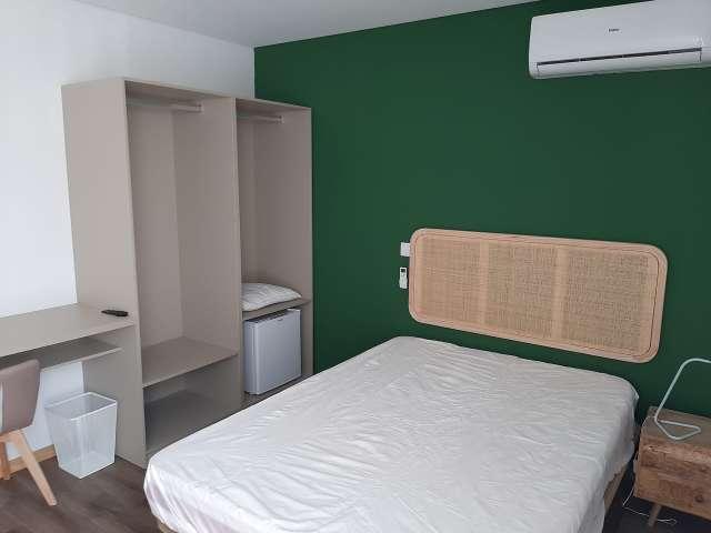 Aluga se quarto em apartamento com 10 quartos no Porto