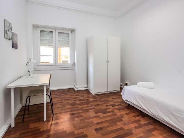 Aluga se quarto em apartamento de 11 quartos em Arroios, Lisboa