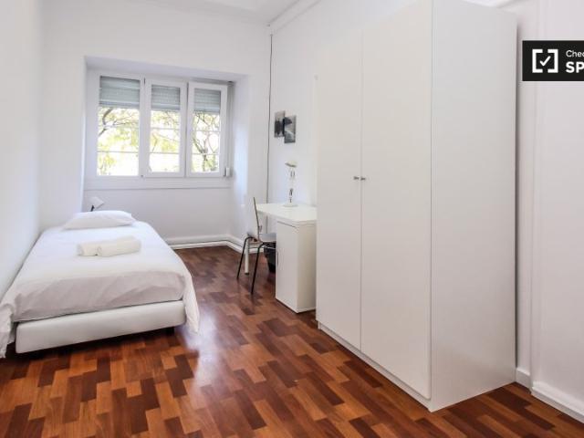 Aluga se quarto em apartamento de 11 quartos em Arroios, Lisboa