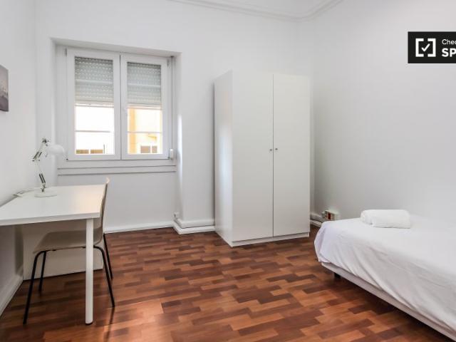 Aluga se quarto em apartamento de 11 quartos em Arroios, Lisboa