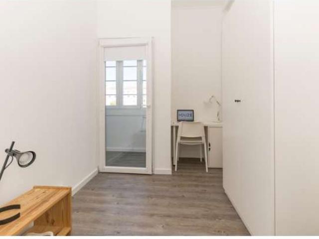 Aluga se quarto em apartamento de 11 quartos em Arroios, Lisboa
