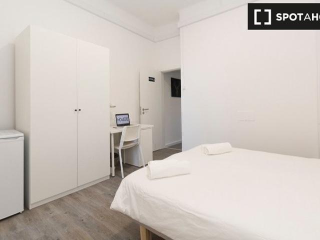Aluga se quarto em apartamento de 11 quartos em Arroios, Lisboa