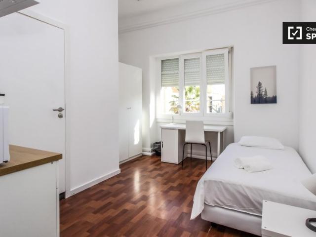 Aluga se quarto em apartamento de 11 quartos em Arroios, Lisboa