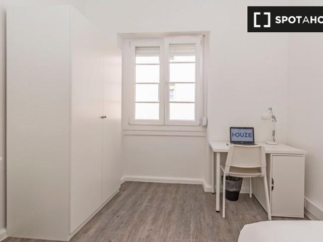 Aluga se quarto em apartamento de 11 quartos em Arroios, Lisboa