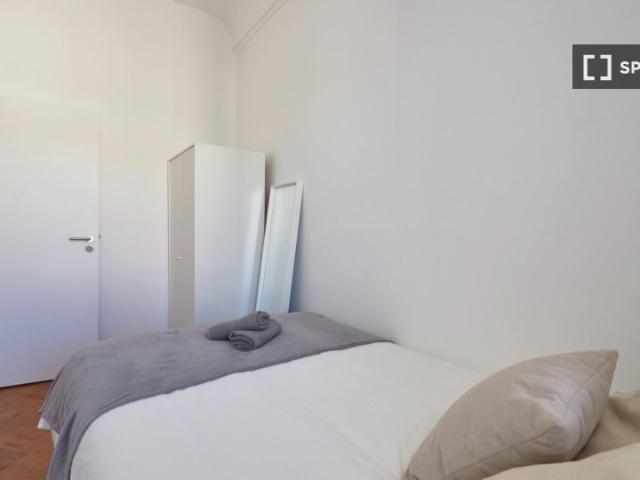 Aluga se quarto em apartamento de 11 quartos em Santa Cruz, Lisboa