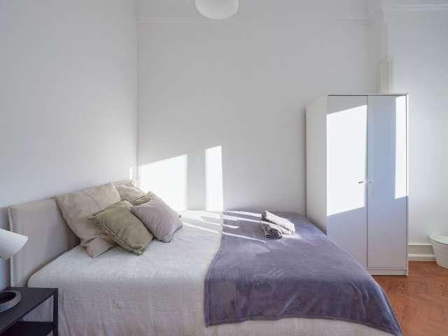 Aluga se quarto em apartamento de 11 quartos em Santa Cruz, Lisboa
