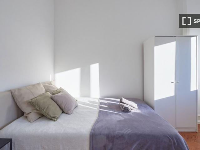 Aluga se quarto em apartamento de 11 quartos em Santa Cruz, Lisboa