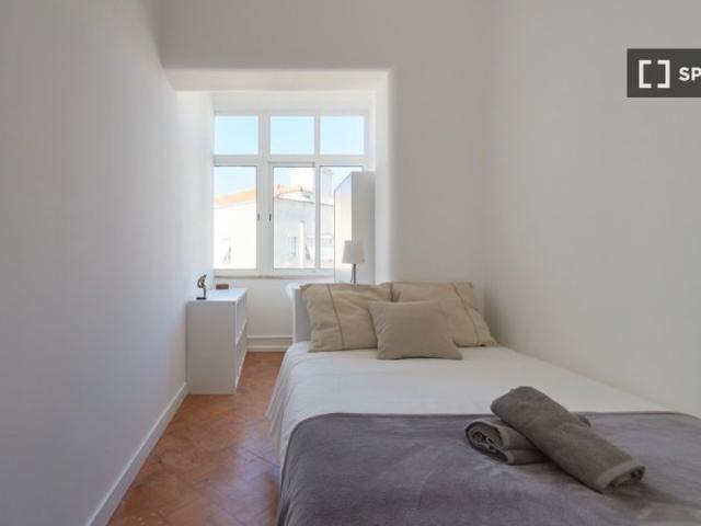 Aluga se quarto em apartamento de 11 quartos em Santa Cruz, Lisboa