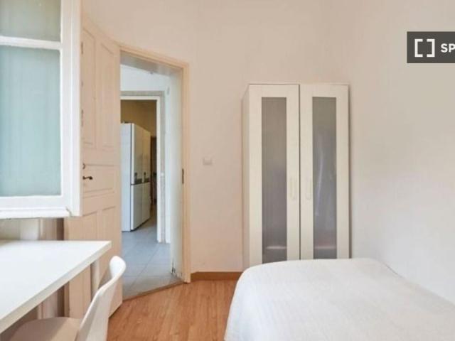 Aluga se quarto em apartamento de 11 quartos em Santa Cruz, Lisboa