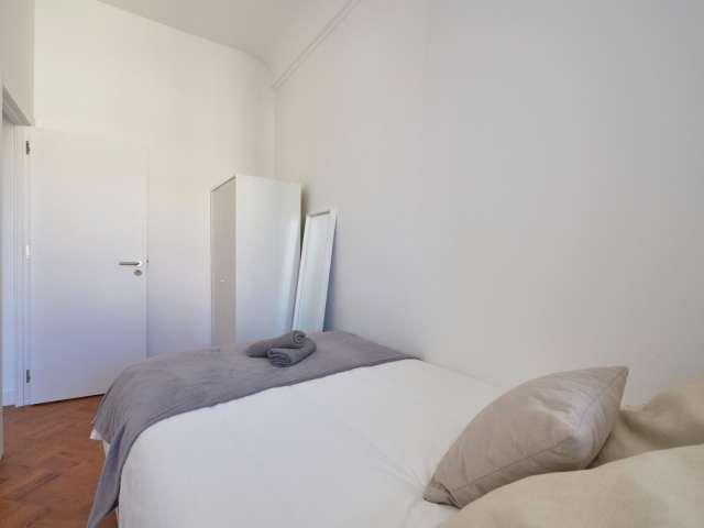 Aluga se quarto em apartamento de 11 quartos em Santa Cruz, Lisboa