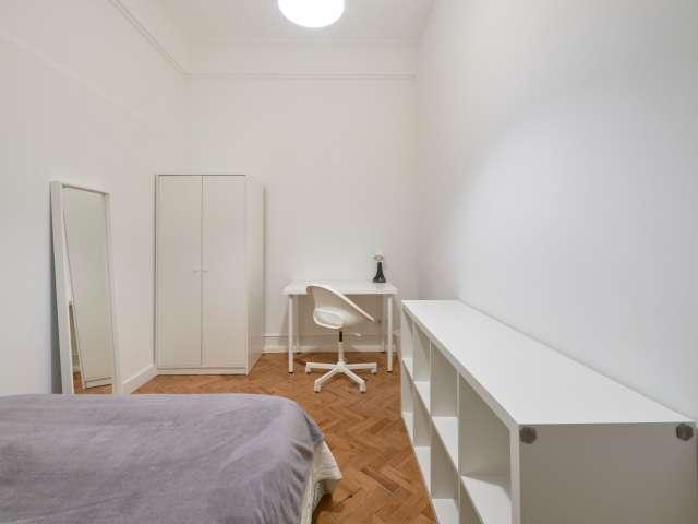 Aluga se quarto em apartamento de 11 quartos em Santa Cruz, Lisboa