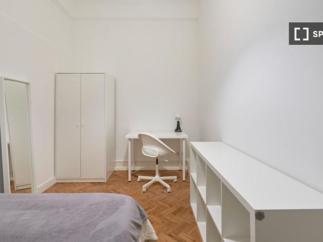 Aluga se quarto em apartamento de 11 quartos em Santa Cruz, Lisboa