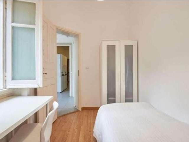 Aluga se quarto em apartamento de 11 quartos em Santa Cruz, Lisboa