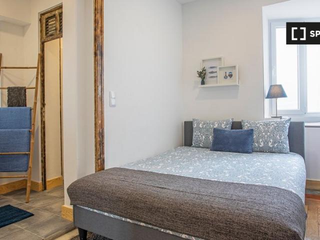 Aluga se quarto em apartamento de 12 quartos no Porto