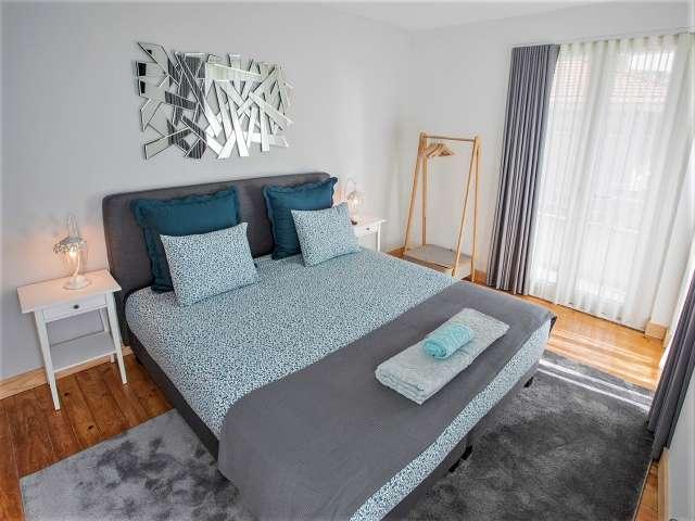 Aluga se quarto em apartamento de 12 quartos no Porto