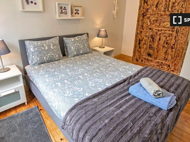 Aluga se quarto em apartamento de 12 quartos no Porto