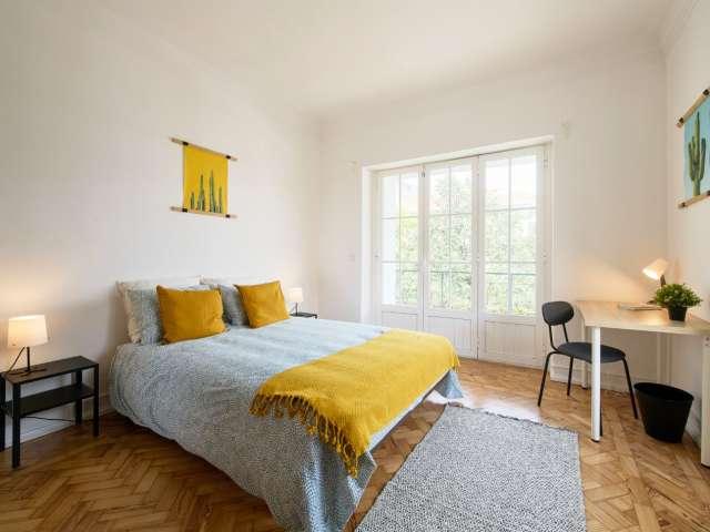 Aluga se quarto em apartamento de 7 quartos em Alvalade, Lisboa