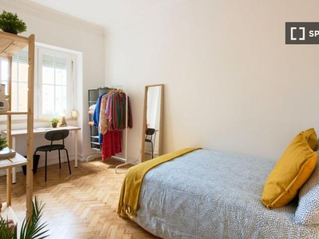 Aluga se quarto em apartamento de 7 quartos em Alvalade, Lisboa