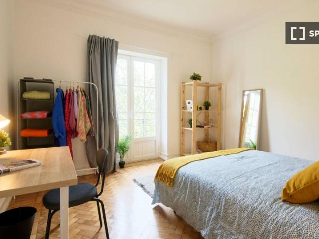 Aluga se quarto em apartamento de 7 quartos em Alvalade, Lisboa