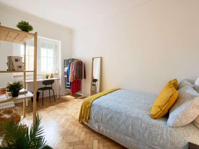 Aluga se quarto em apartamento de 7 quartos em Alvalade, Lisboa